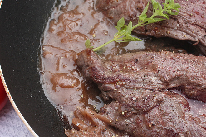 Image d'onglet de boeuf cuisiné - Les Recettes du Pinardier - 1020 Dégustations