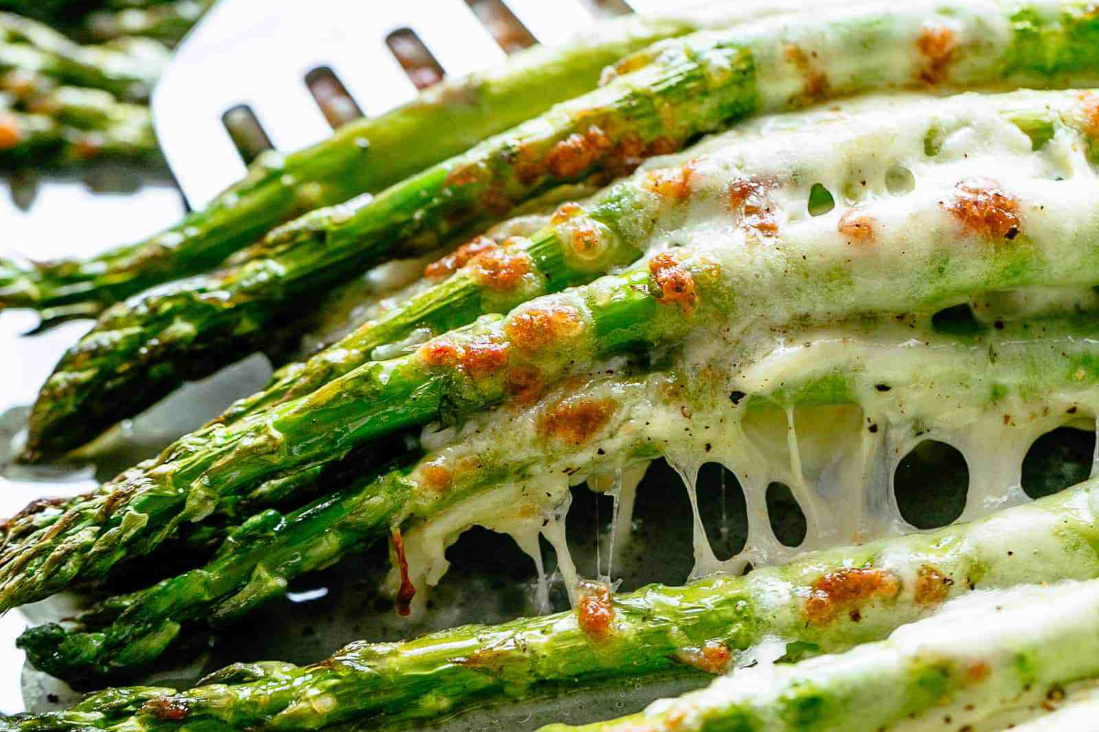 Photo recette - Asperges vertes gratinées au parmesan