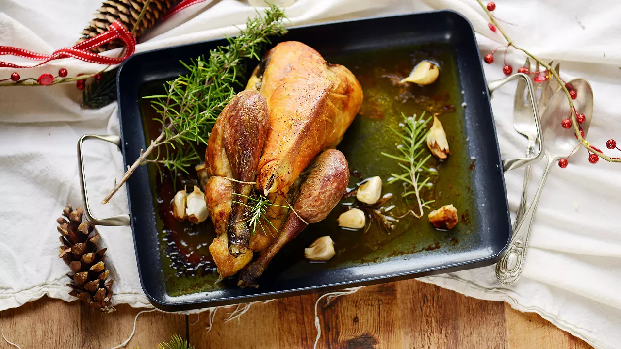 Photo Recette - Pintade rôtie à l'ail