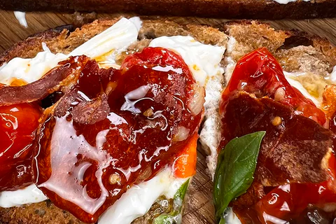 Photo Recette - Toast au jambon de parme, tomates et burrata