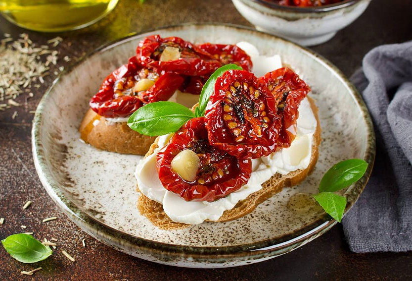 Photo Brushetta de chèvre frais & tomates confites